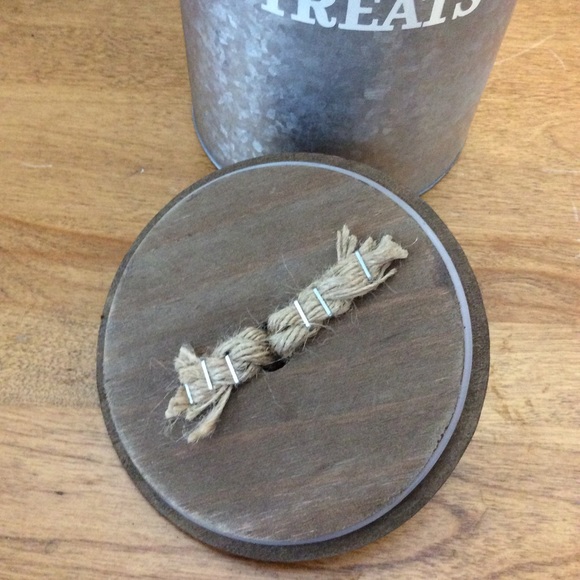 Ashland 2 Tins “Reindeer Treats” & “Elf Sweets Galvanized Tin NWT - Picture 5 of 15